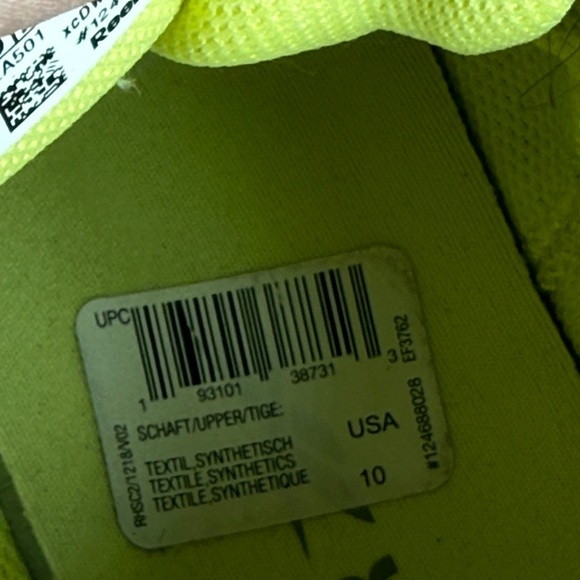 Athletic_Shoes
